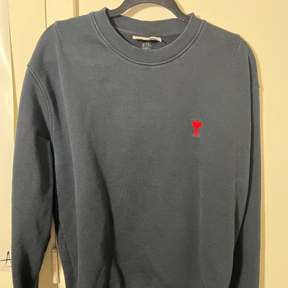 Chic Navy Ami Crewneck with Signature Red Heart Logo - Elegance in Simp